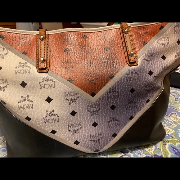 MCM LEATHER BAG - Picture 2 of 2